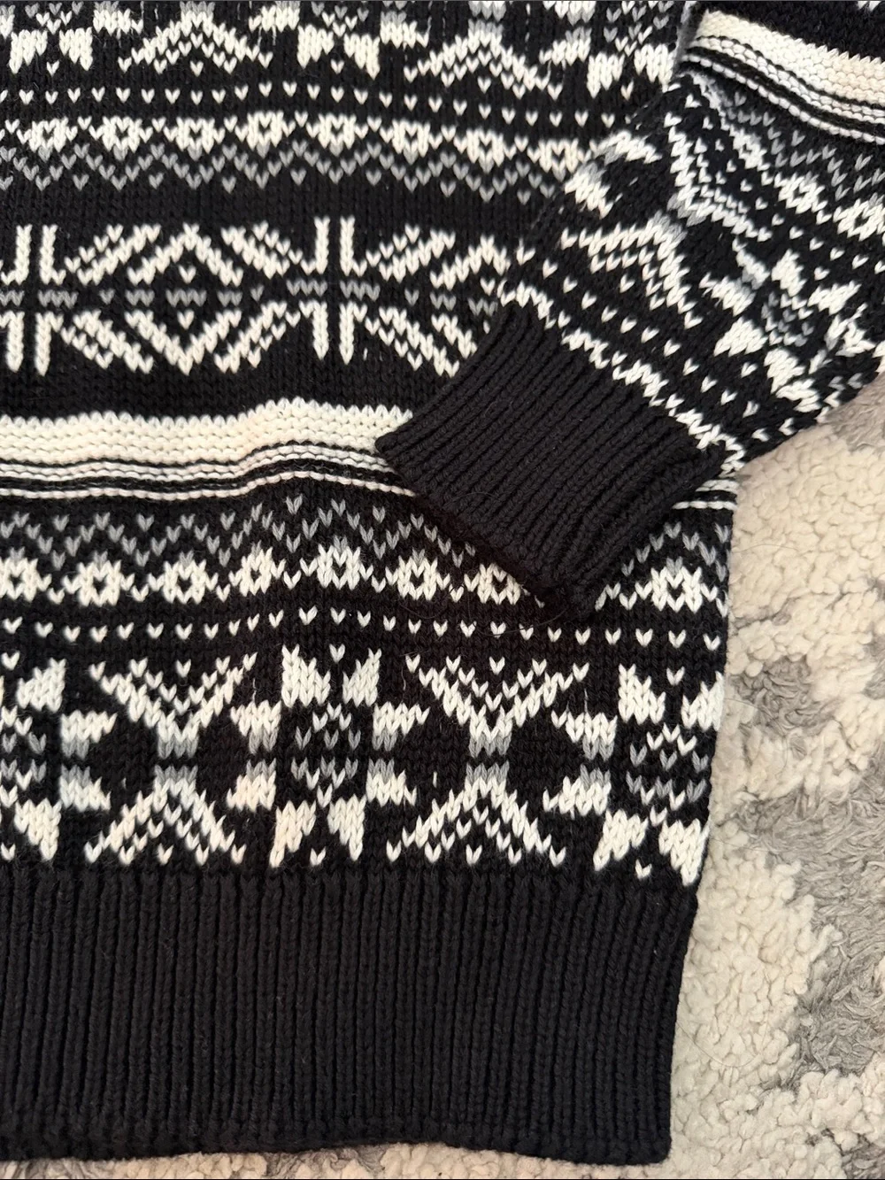 Old Navy boys’ hooded holiday sweater, black and white, size XS 5 NWT!